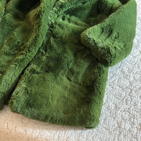 Apparis Green Puffer Jacket Cozy Plush Design - Picture 5 of 7